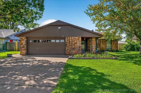 309 N Spruce Ave, Bartlesville, OK 74006