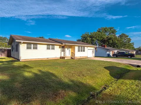 126 S Walnut Ave, Hartshorne, OK 74547