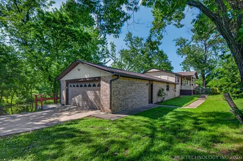 4040 Sheridan Rd, Bartlesville, OK 74006