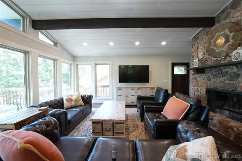 Living - 53206 E 341 Loop, Jay, OK 74346 photo 2 of 3