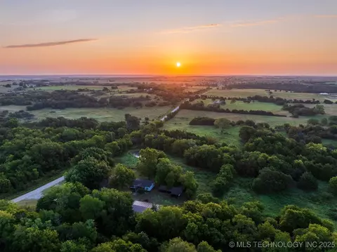 24609 E Lakeview Rd, Yale, OK 74085