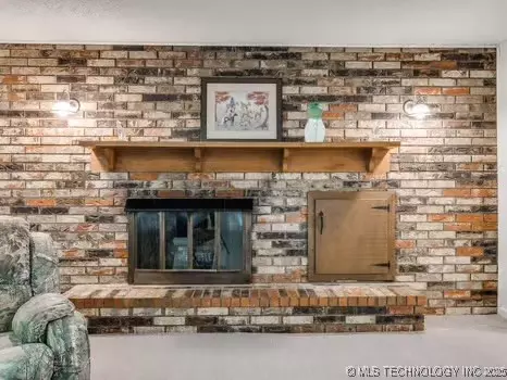 Living - 419907 E 1153 Rd, Checotah, OK 74426 photo 4 of 5