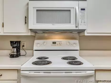 Kitchen - 419907 E 1153 Rd, Checotah, OK 74426 photo 3 of 4