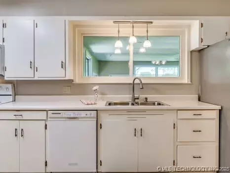 Kitchen - 419907 E 1153 Rd, Checotah, OK 74426 photo 1 of 4
