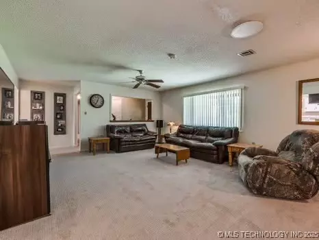Living - 419907 E 1153 Rd, Checotah, OK 74426 photo 3 of 5