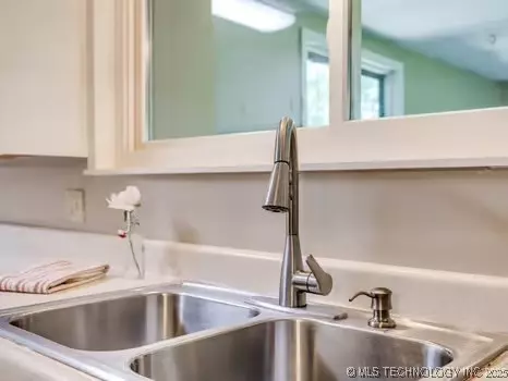 Kitchen - 419907 E 1153 Rd, Checotah, OK 74426 photo 2 of 4
