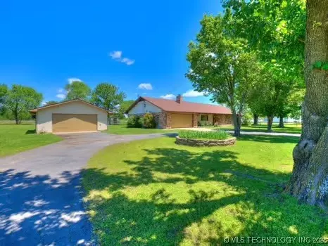 Exterior - 419907 E 1153 Rd, Checotah, OK 74426 photo 1 of 11