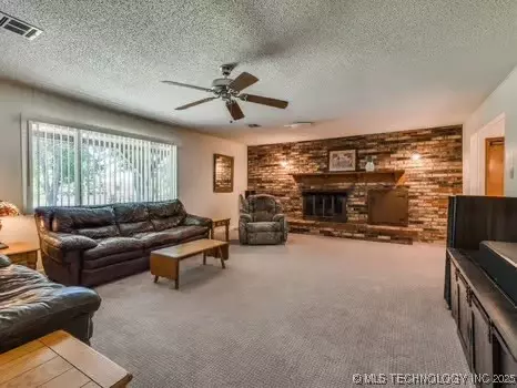 Living - 419907 E 1153 Rd, Checotah, OK 74426 photo 2 of 5