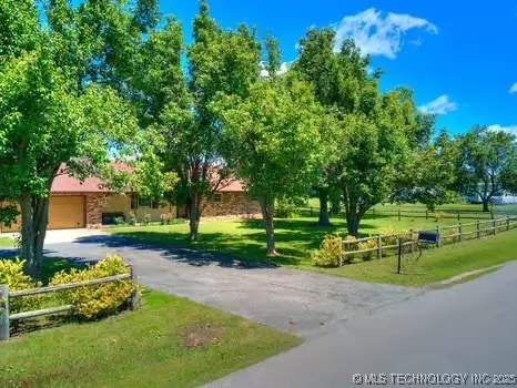 Exterior - 419907 E 1153 Rd, Checotah, OK 74426 photo 4 of 11