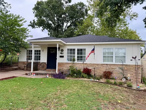 Exterior - 619 E 6th Ave, Bristow, OK 74010 photo 2 of 14