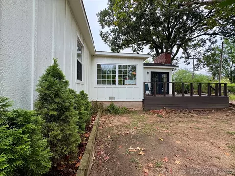 Exterior - 619 E 6th Ave, Bristow, OK 74010 photo 3 of 14