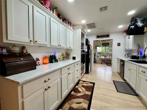 Kitchen - 619 E 6th Ave, Bristow, OK 74010 photo 2 of 8
