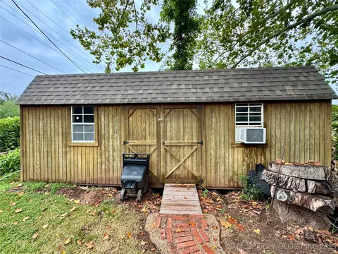 Exterior - 619 E 6th Ave, Bristow, OK 74010 photo 9 of 14