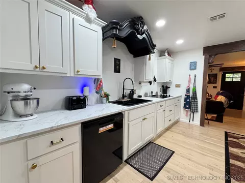 Kitchen - 619 E 6th Ave, Bristow, OK 74010 photo 6 of 8