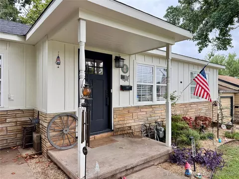 Exterior - 619 E 6th Ave, Bristow, OK 74010 photo 13 of 14