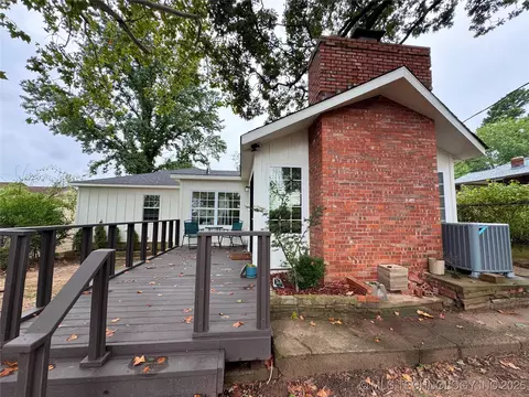 Exterior - 619 E 6th Ave, Bristow, OK 74010 photo 5 of 14