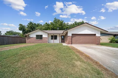 404 N Oklahoma St, Pryor, OK 74361