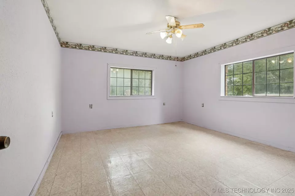 Bedroom - 32444 E 740 Rd, Wagoner, OK 74467 photo 3 of 4