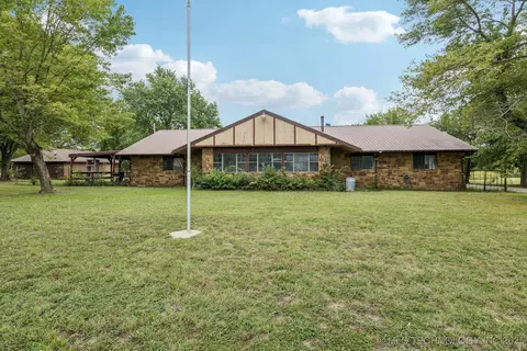 Exterior - 32444 E 740 Rd, Wagoner, OK 74467 photo 1 of 5