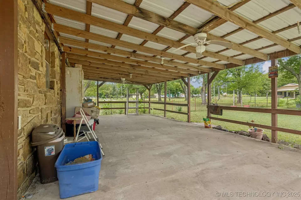 Exterior - 32444 E 740 Rd, Wagoner, OK 74467 photo 3 of 5