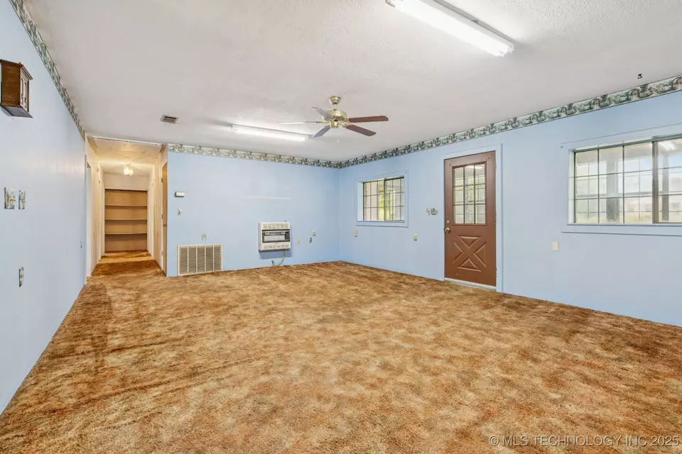 Living - 32444 E 740 Rd, Wagoner, OK 74467 photo 2 of 2