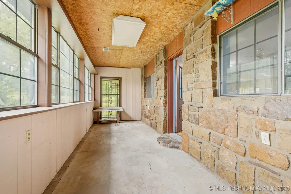 Exterior - 32444 E 740 Rd, Wagoner, OK 74467 photo 2 of 5