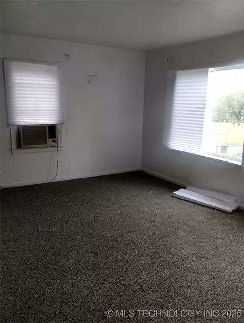 1008 E King Pl, Tulsa, OK 74106 photo 6
