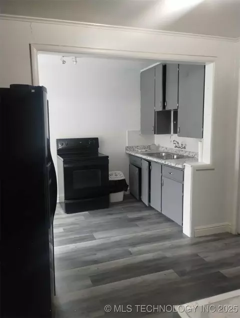 1008 E King Pl, Tulsa, OK 74106 photo 8