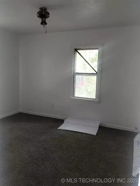 1008 E King Pl, Tulsa, OK 74106 photo 13