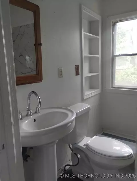 1008 E King Pl, Tulsa, OK 74106 photo 9