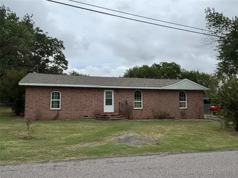 108 W Bryan Ave, Calera, OK 74730