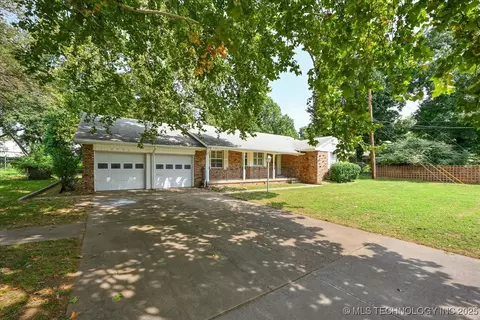 2447 E 53rd St, Tulsa, OK 74105 photo 1