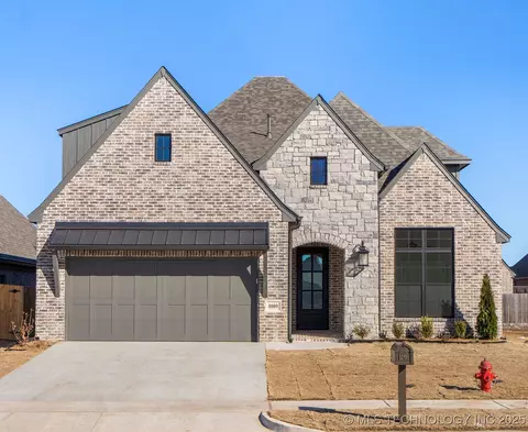 8009 E 146th East Ave, Owasso, OK 74055