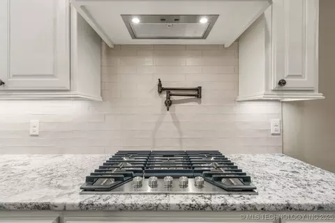 Kitchen - 14504 E 80th St N, Owasso, OK 74055 photo 4 of 4