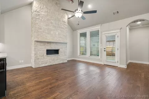 Living - 14504 E 80th St N, Owasso, OK 74055 photo 3 of 5