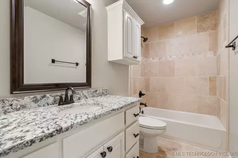 Bath - 14504 E 80th St N, Owasso, OK 74055 photo 5 of 5