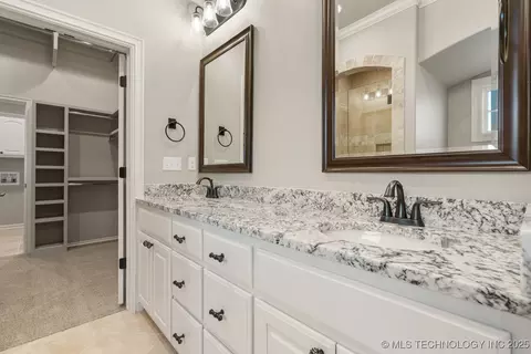 Bath - 14504 E 80th St N, Owasso, OK 74055 photo 3 of 5