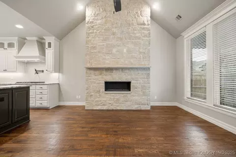 Living - 14504 E 80th St N, Owasso, OK 74055 photo 5 of 5