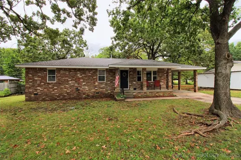 149 W Oak Hill Cir, Tahlequah, OK 74464