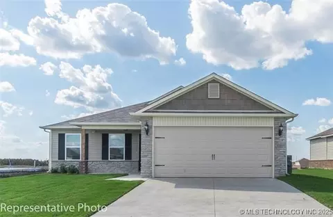10119 E King Pl, Claremore, OK 74019
