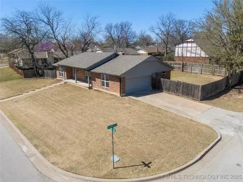 6817 E 95th St, Tulsa, OK 74133 photo 1