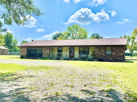 1710 E Old Military Rd, Stigler, OK 74462