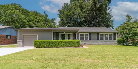 1557 E 49th Pl, Tulsa, OK 74105 photo 1