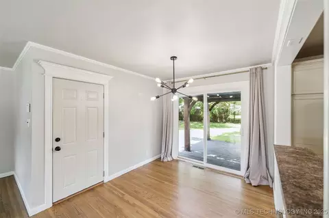 1557 E 49th Pl, Tulsa, OK 74105 photo 9