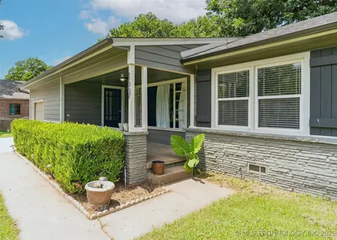 1557 E 49th Pl, Tulsa, OK 74105 photo 3