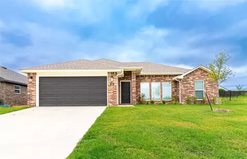 104 S 26th St, Collinsville, OK 74021