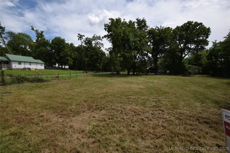  420 S Cherokee St, Stilwell, OK 74960 photo 8