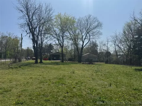 420 S Cherokee St, Stilwell, OK 74960