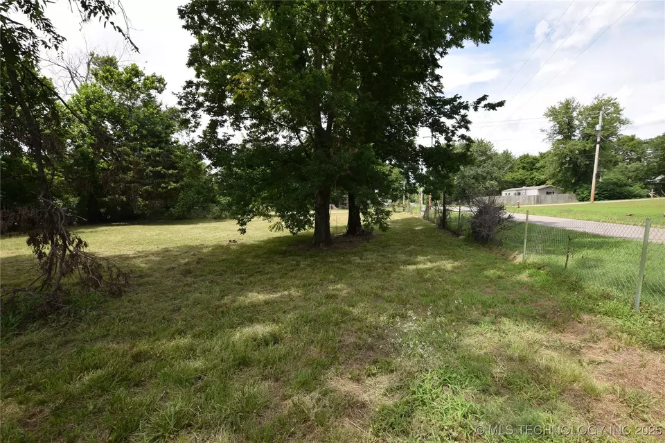  420 S Cherokee St, Stilwell, OK 74960 photo 12
