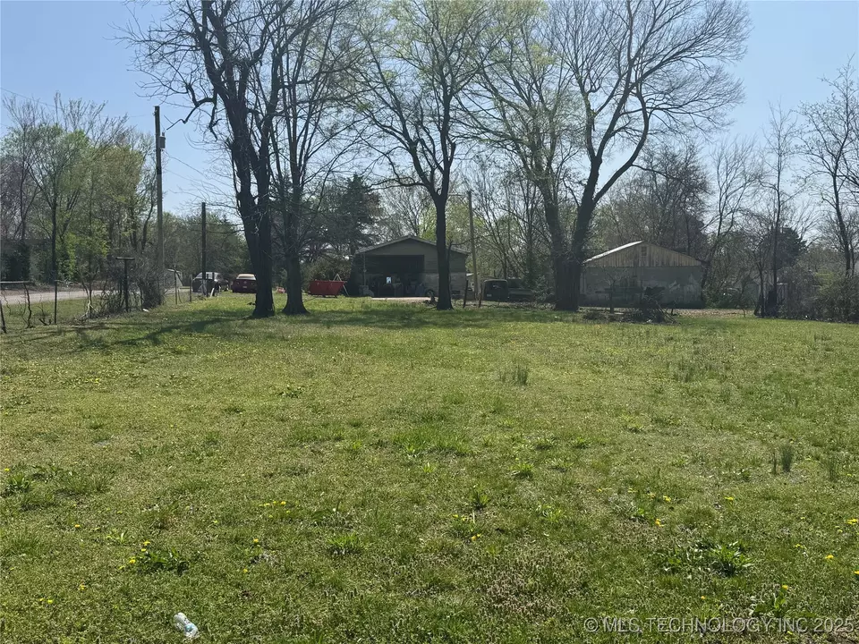  420 S Cherokee St, Stilwell, OK 74960 photo 2